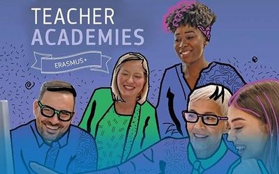Bild mit blauem Hintergund. Es sind fünf Lehrer/innen zu sehen und es steht"Teacher Academies Erasmus+" geschrieben.
